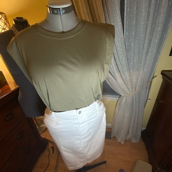 Gorgeous White Denim Skirt - Picture 4 of 5